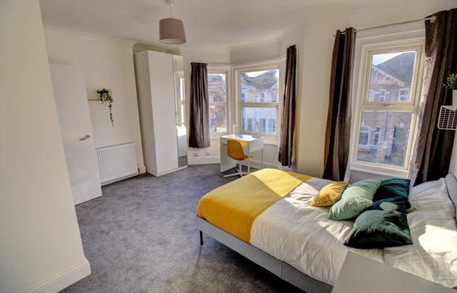 Large 5 Bed House Situated In Polygon Student Area Main Photo