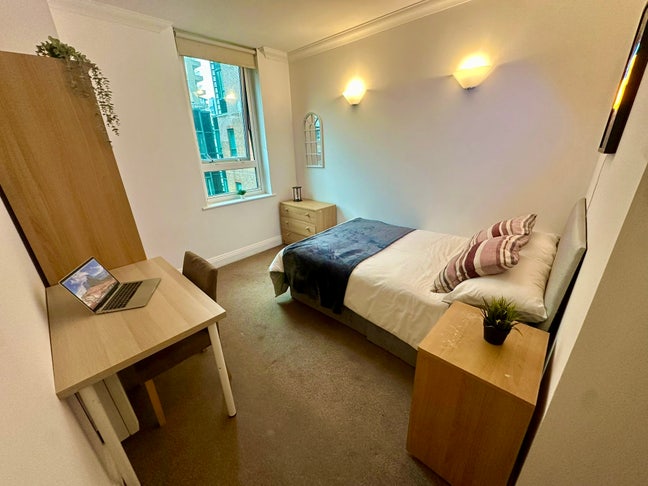 Double and ensuite rooms - brand new furnitures Main Photo