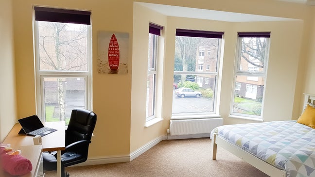 2 lovely rooms. one very large & bright Main Photo