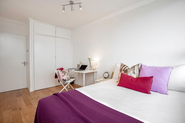 Eye-Catching Double Room in Posh Apartment Main Photo