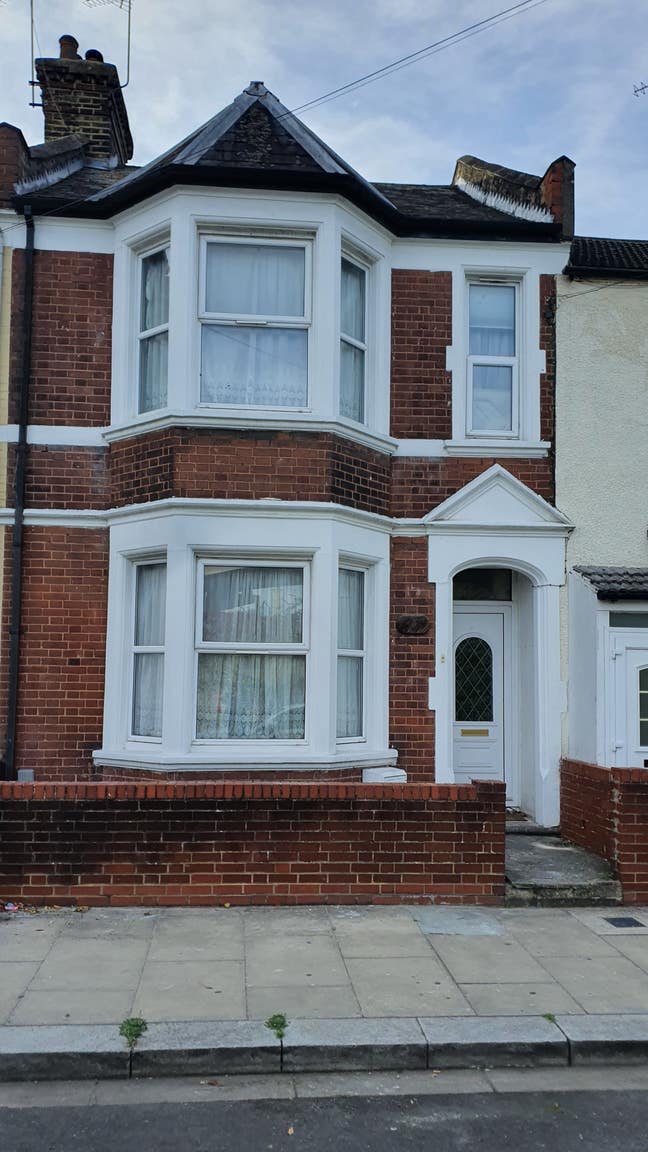 4 bedroom house, Silvertown, E16 2DT Main Photo