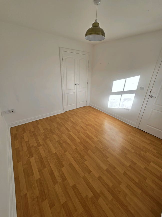Double room for rent in MK4 Main Photo