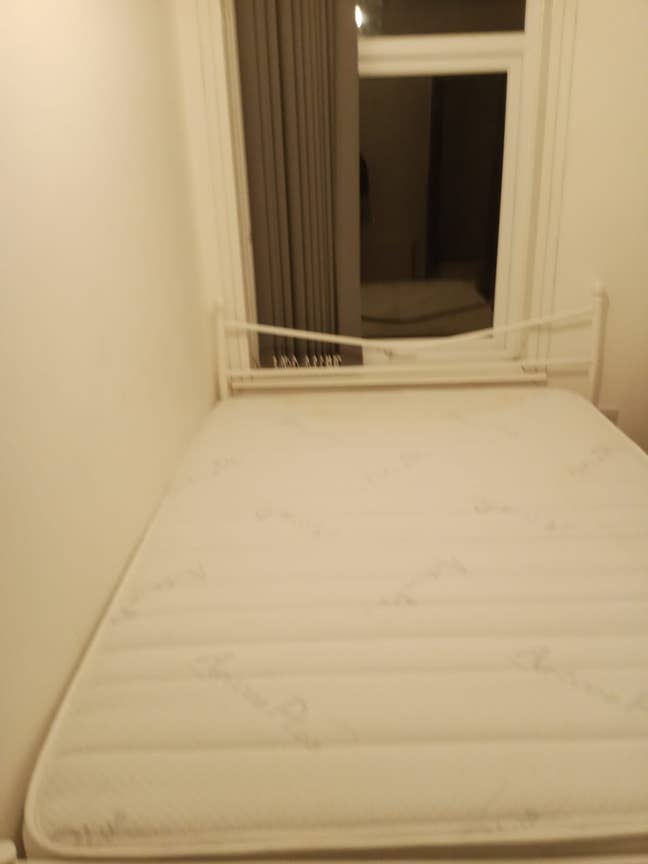 A bedroom available for rent Main Photo