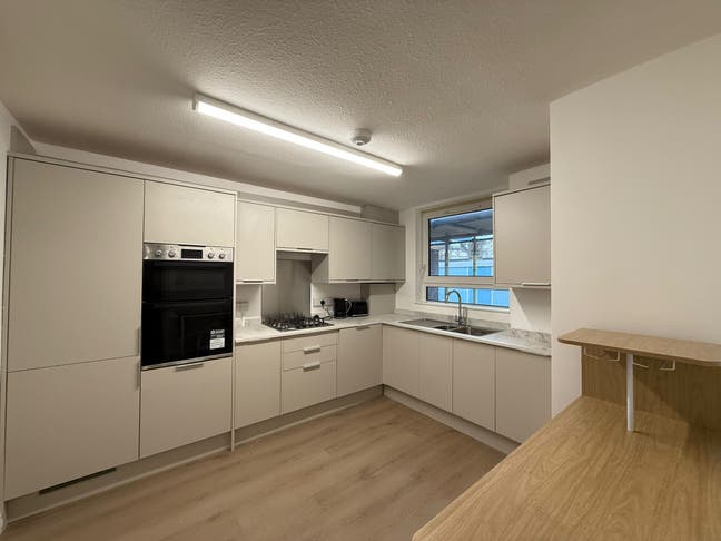 Fast London Commute –  Zero Deposit Available SW11 Main Photo