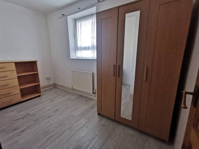 Large spacious furnished double room Main Photo