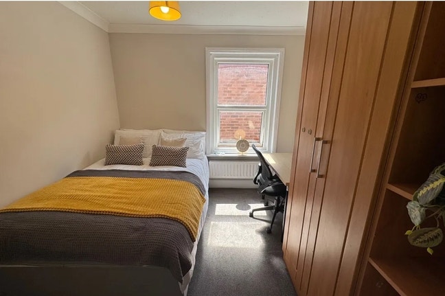 Furnished Room  Main Photo