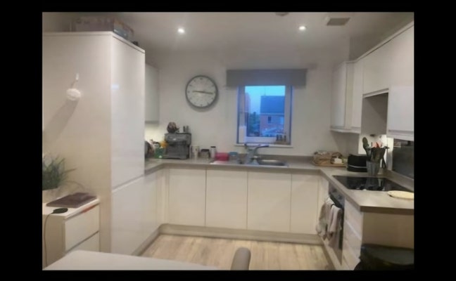 One room in a 2 bed apartment Main Photo