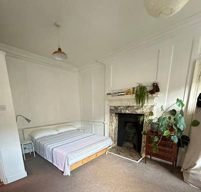 Double room within a well-presented two-bedroom  Main Photo