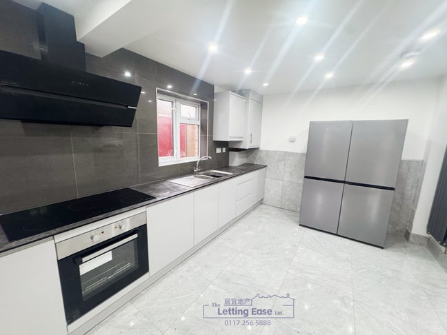 6 Bed House, All with ensuites, Bills Included  Main Photo