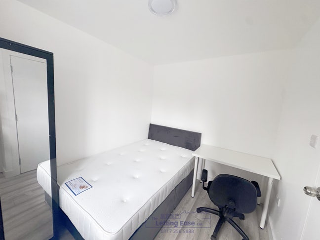 6 Bed House, All with ensuites, Bills Included  Main Photo