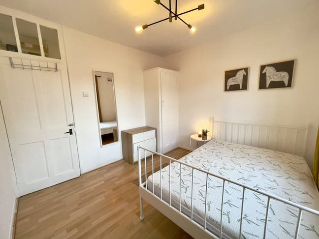 3 nice doubles at White City, great transport Main Photo