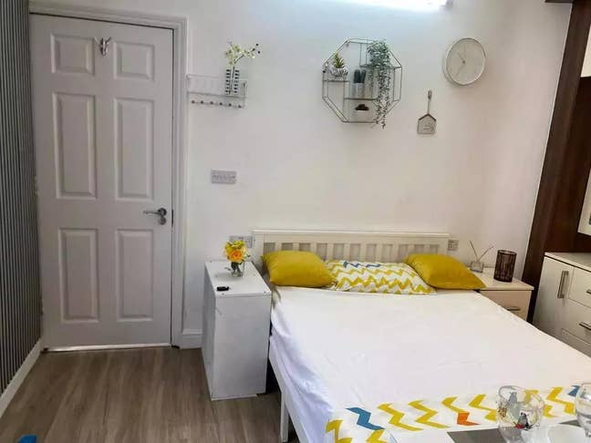 Bright & Spacious Studio for Rent – TW4 5JL Main Photo