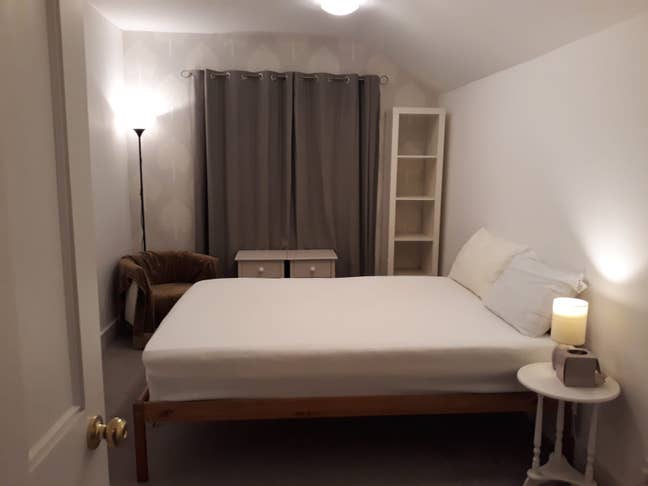 Room in a semi-detached cottage in Enfield Main Photo