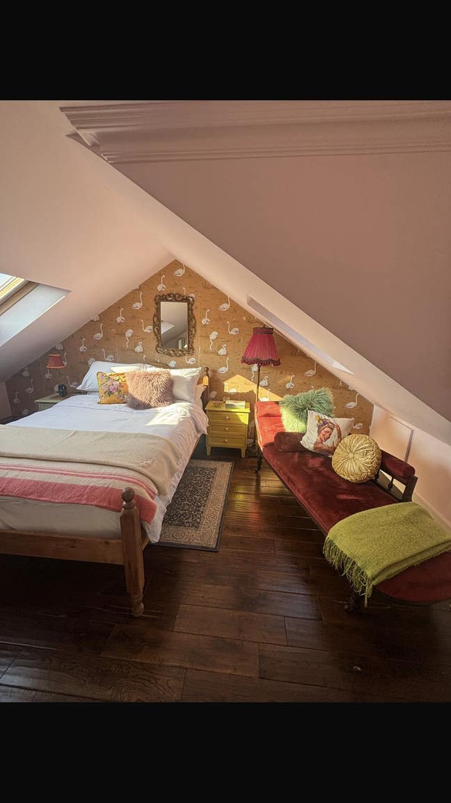 Own top floor in beautiful house (3 rooms) Main Photo