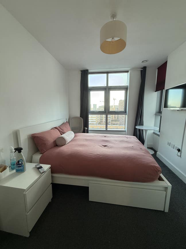 Double Bedroom available to rent  Main Photo