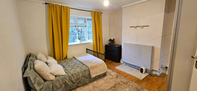 Large double bedroom portobello market  Main Photo