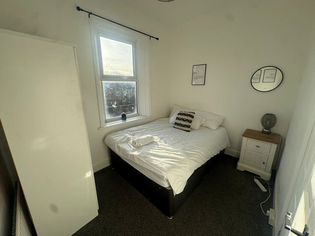 5 bedroom house share Main Photo