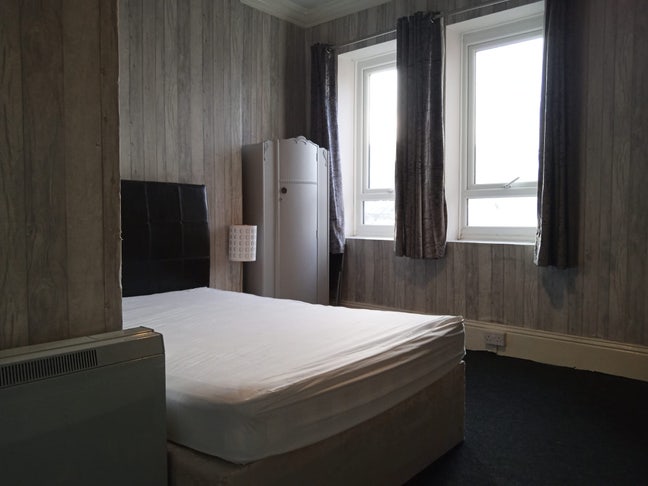 £299 PCM. Town location. Bills included. Main Photo