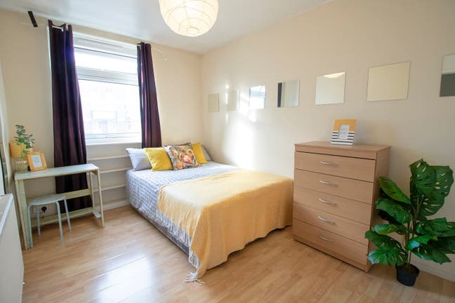 Double Room in Bow Main Photo