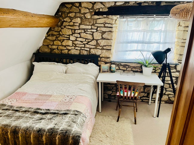 Cosy quiet quirky Cotswold cottage Main Photo