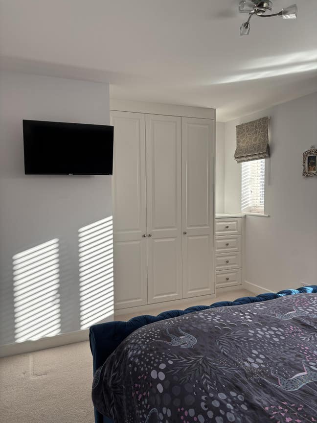 Large En-suite room available Main Photo