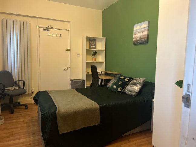 Modern Ensuite Double Room – Beeston - Bills Inc Main Photo