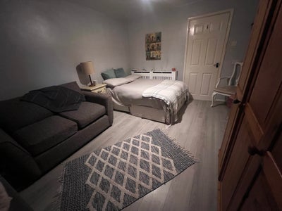 Double,bright room for rent  Main Photo