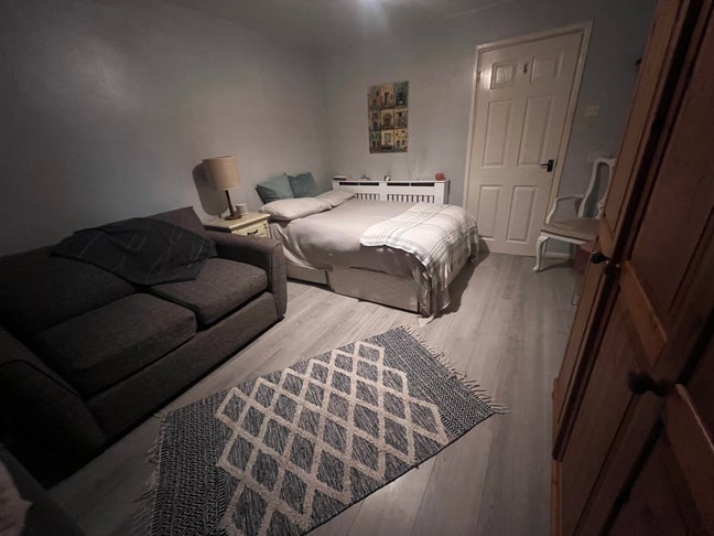 Double,bright room for rent  Main Photo