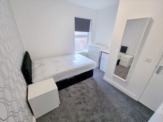 Cosy Studio Room in Luton - Available Now Main Photo