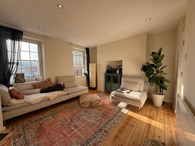 Light and Spacious Apartment Sublet 1,5 month  Main Photo