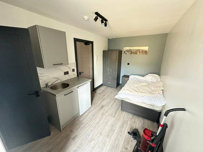 DSS-Studio Flat Available in Catford Forest SE6 Main Photo