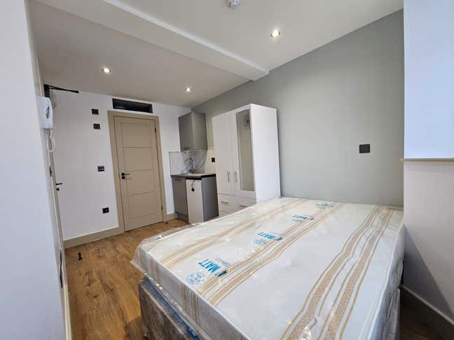 DSS-Studio Flat Available in Northolt HA4 Main Photo