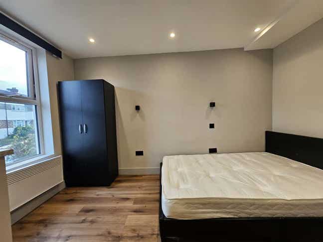 DSS-Studio Flat Available in Uxbridge UB8 Main Photo