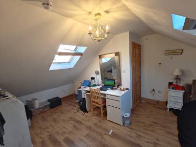 Spacious ensuite quiet bright top floor Room  Main Photo