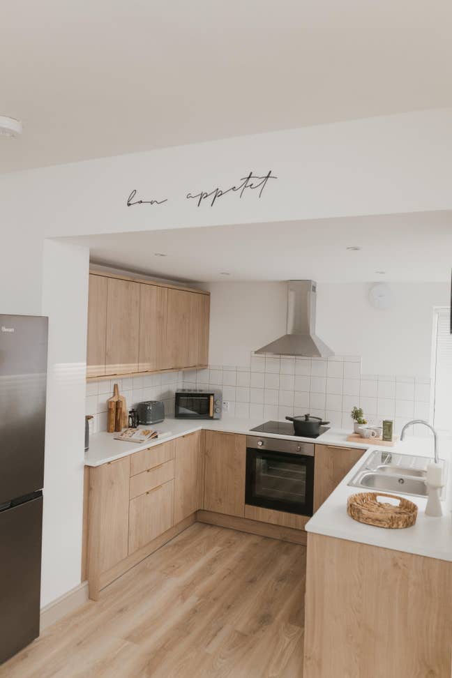 Spacious Ensuite Double Bedroom Main Photo