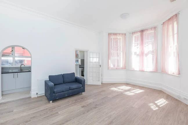 Studio in Broadhurst Gardens, Finchley Road, NW6 Main Photo