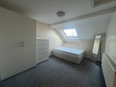 Unique and peaceful room Main Photo