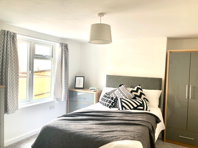 👣🚂 Walk to Reading Train Station 👣🚂 Main Photo