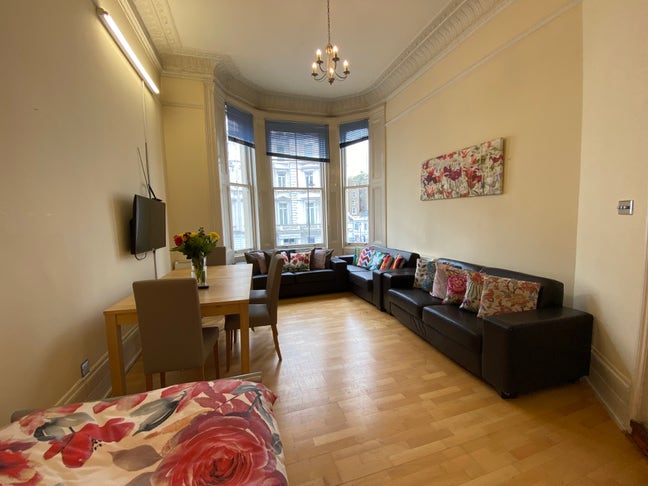 Two Bedroom and One Bathroom Flat in SW7 Main Photo