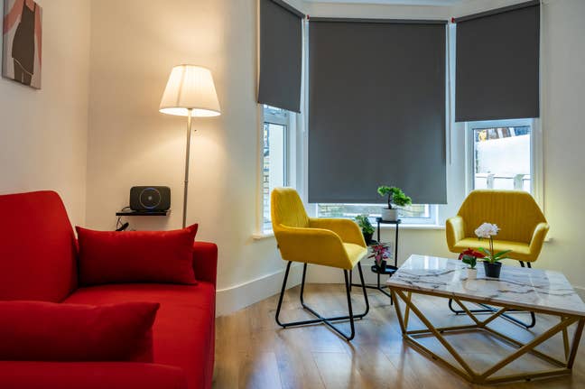 Lovely 2 Beds Flat 10 Mins from Circle Line Main Photo