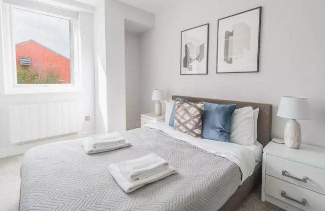 Modern Bright En-suite Near Station Main Photo