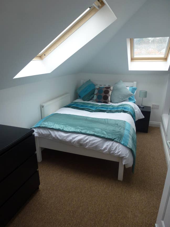 Double Room with En-Suite Shower Room Within a Mod Main Photo