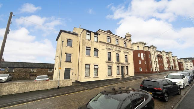 * Great Locaton * Bills Inlcusive * Main Photo