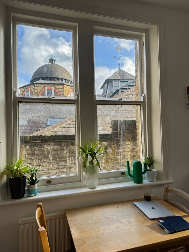 A 2-bed-apartment in Oval (Rent negotiable) Main Photo