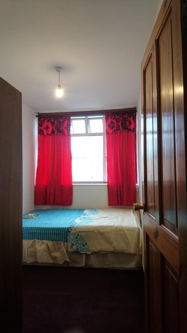Semi Double Room Available at Poplur/ Cannarywarf Main Photo
