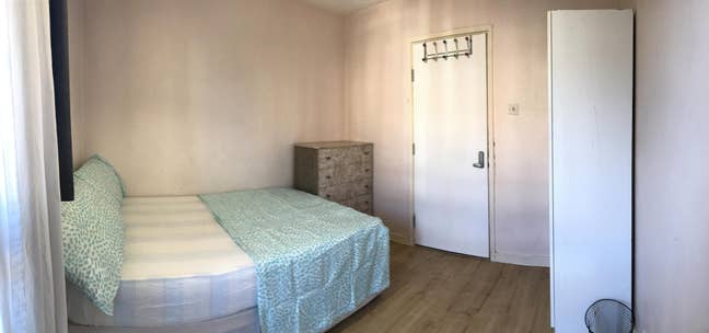 Semi Double Room at  Algeteast just  5 mins walk Main Photo