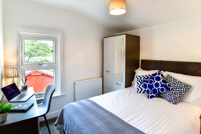 Modern En-suite near bristol/bath cycle path Main Photo