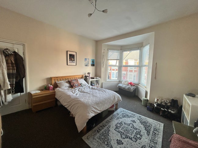 Spare room available – Feb to end of Aug Main Photo
