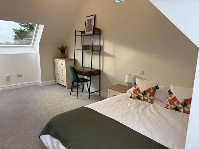 Brand-New Professional HMO – ALL ensuite rooms  Main Photo