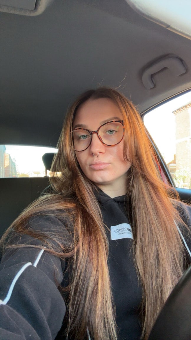 Hi! I am 24 years old, looking for a room in ... Main Photo